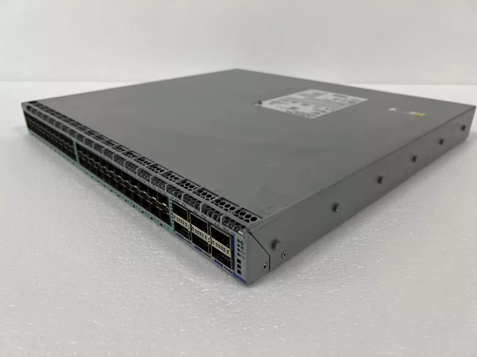 Коммутатор Arista DCS-7060SX2-48YC6-R