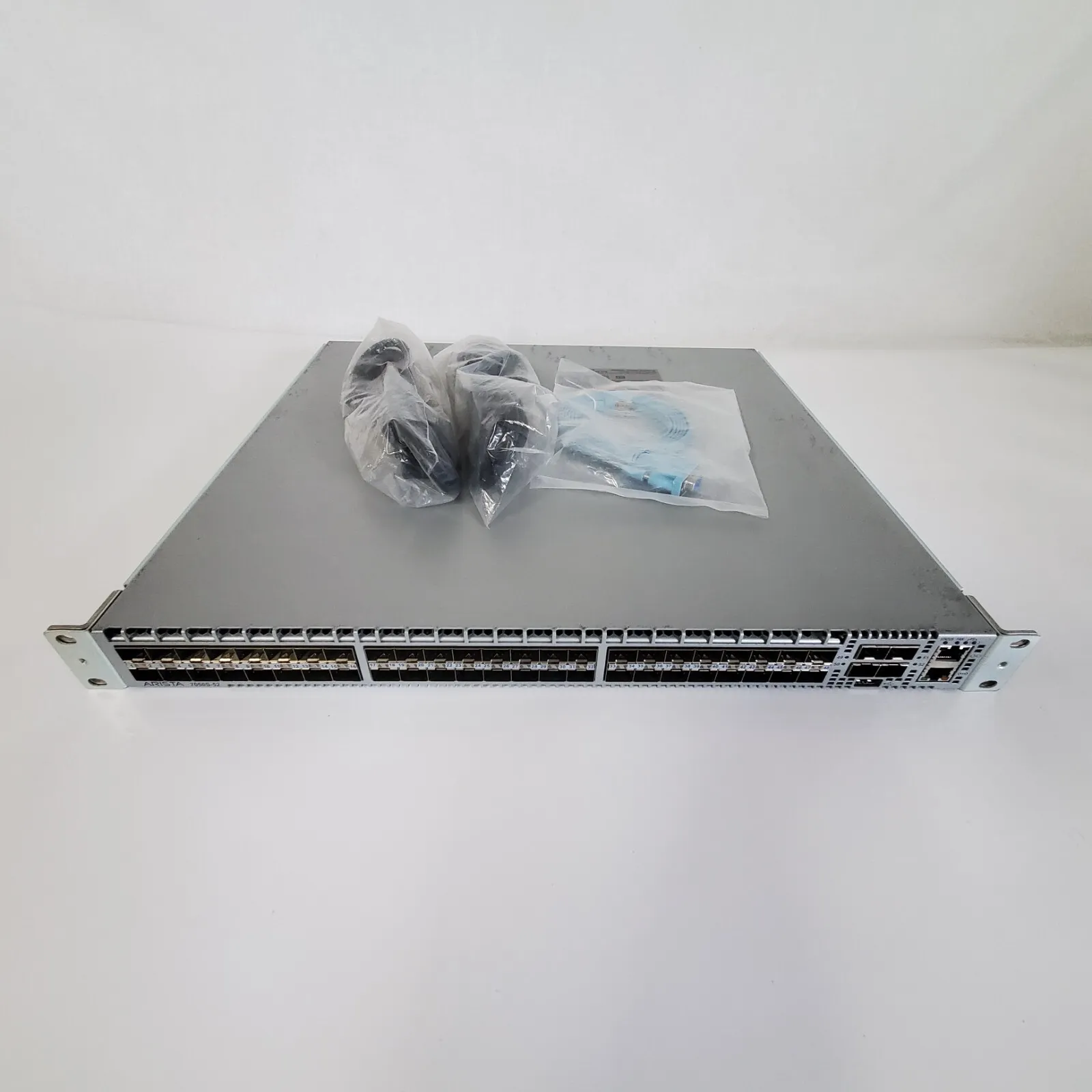 Коммутатор ARISTA DCS-7050S-52