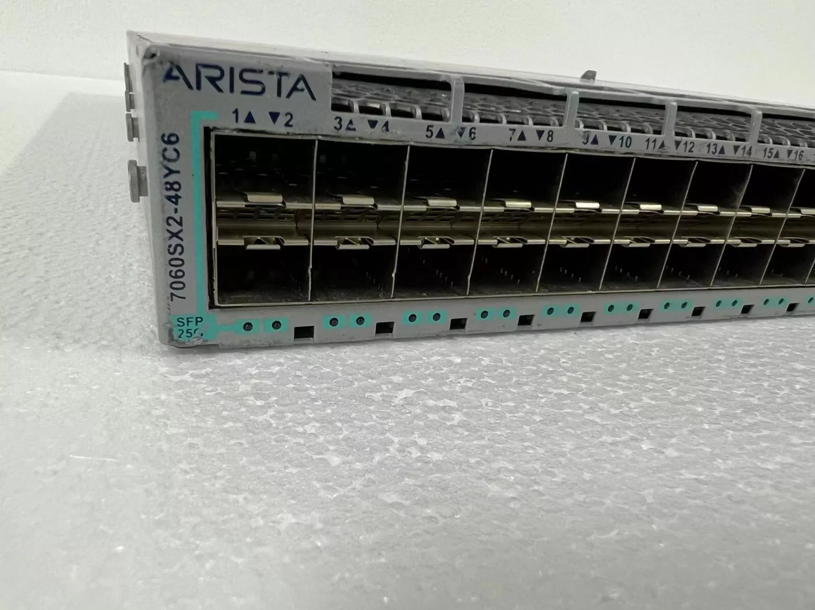 Коммутатор Arista DCS-7060SX2-48YC6-F