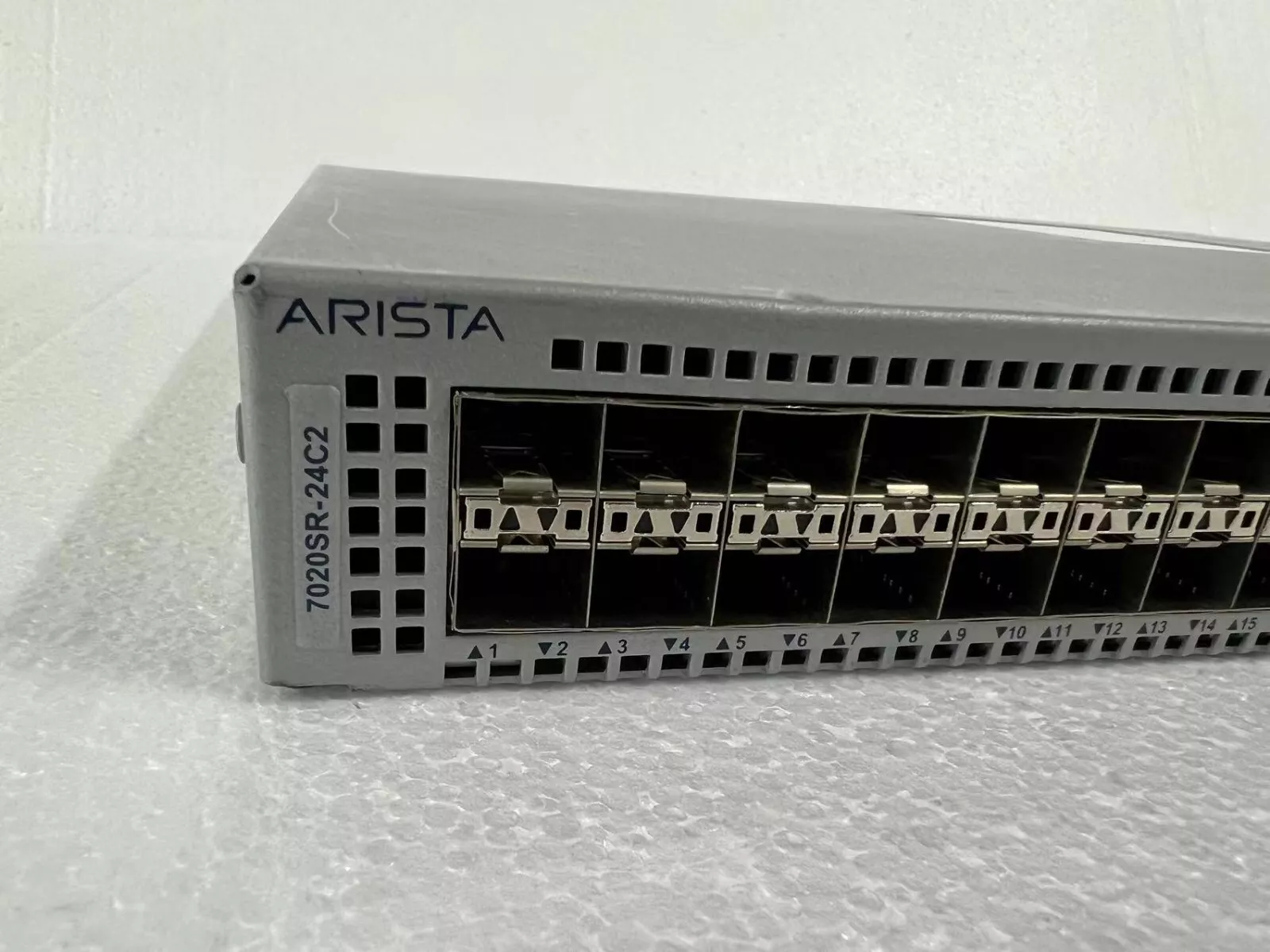 Коммутатор ARISTA DCS-7020SR-24C2