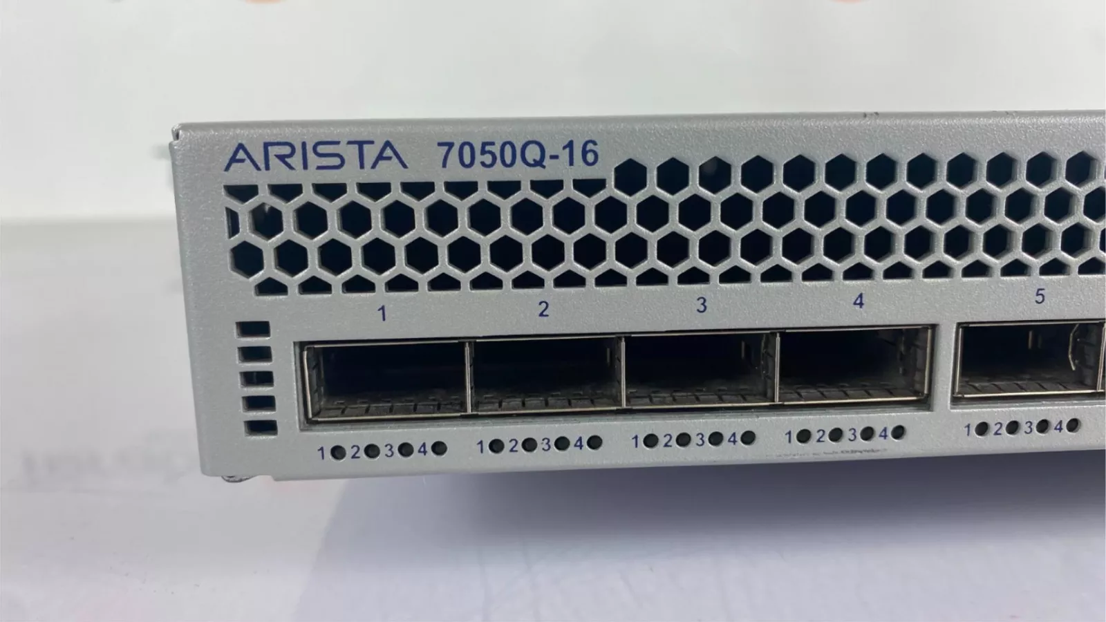 Коммутатор ARISTA DCS-7050Q-16