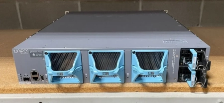 Коммутатор JUNIPER QFX5100-96S-AFI